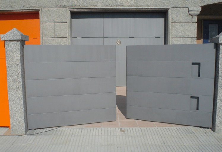 puertas batientes - Reparación Mantenimiento Puertas de Garaje Batientes Barcelona Valencia y Alicante