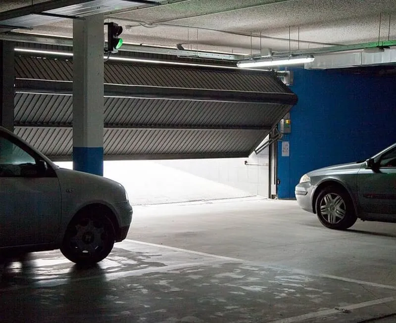 puerta parking - Mantenimiento y reparación de puertas automáticas de parking