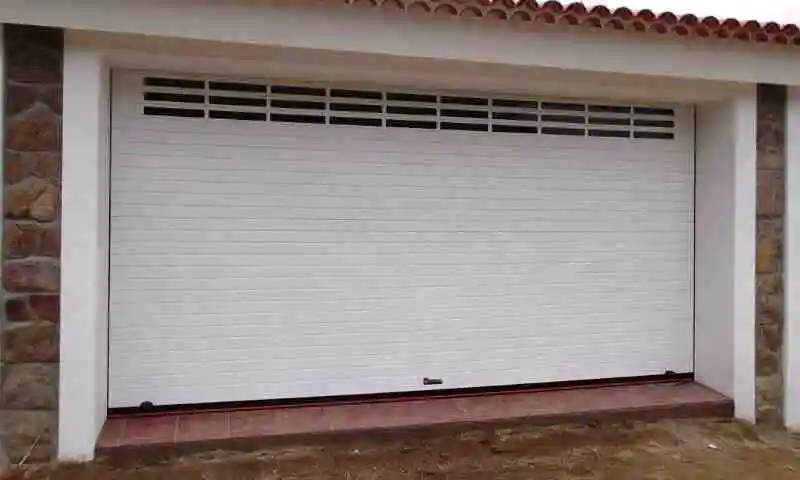 puerta garage enrollable 09 2020 800x480 - Instalación y reparación puerta de garaje enrollables en Barcelona, Valencia y Alicante