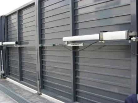 puerta de garaje batientes3 - Instalar y reparar tecnico puerta de garaje batientes en Barcelona, Valencia y Alicante