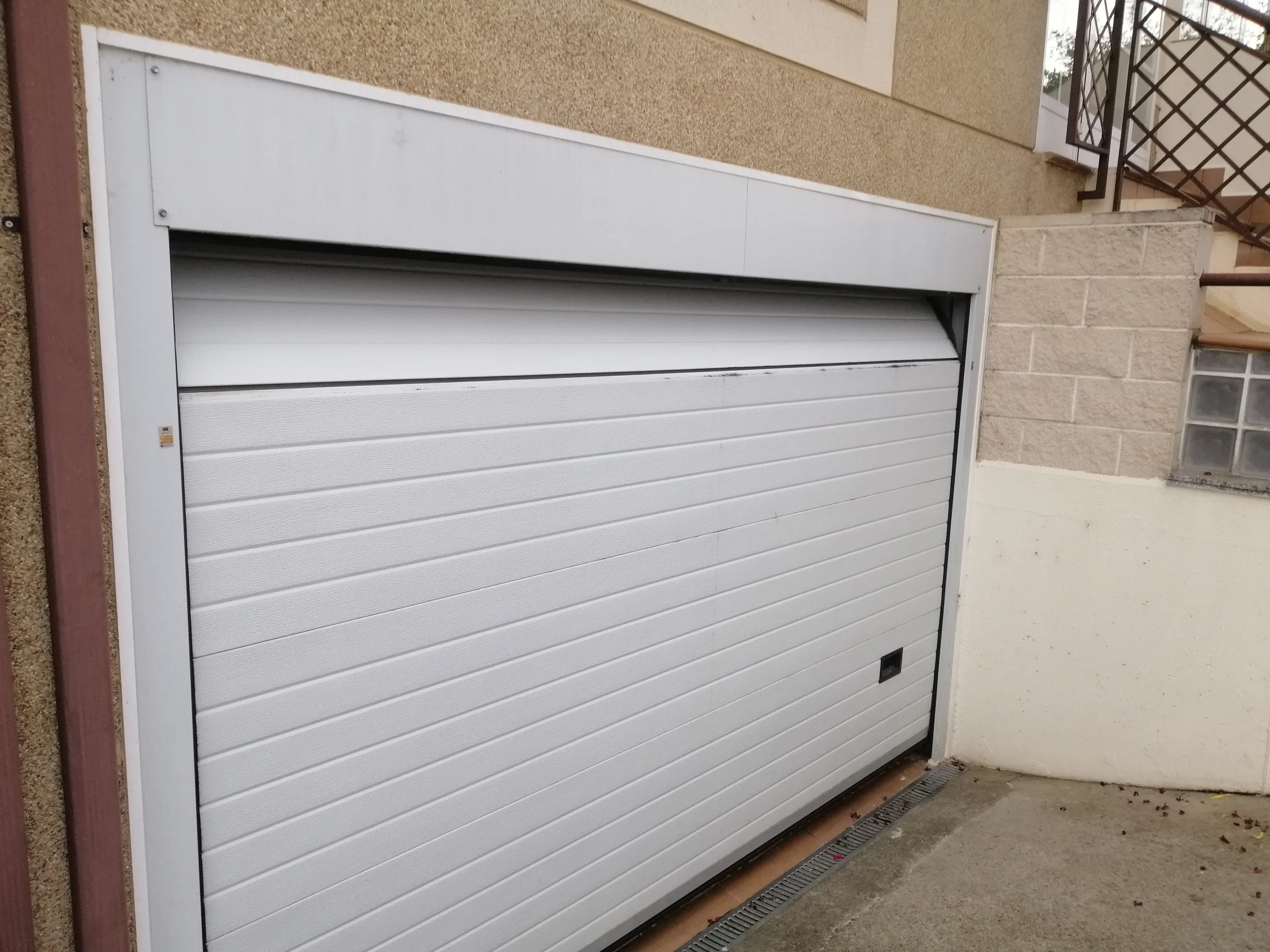 arreglar la puerta de un garaje - ¿Cuánto cuesta arreglar la puerta de un garaje?