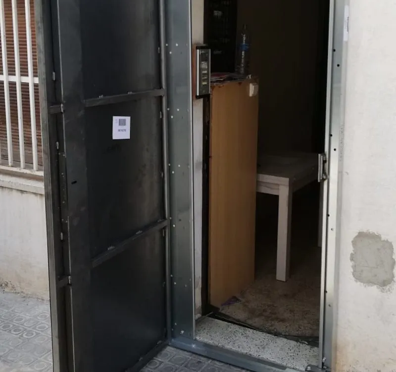 IMG 20190724 WA0021 800x750 - Instalación Puertas Antiokupas Barcelona