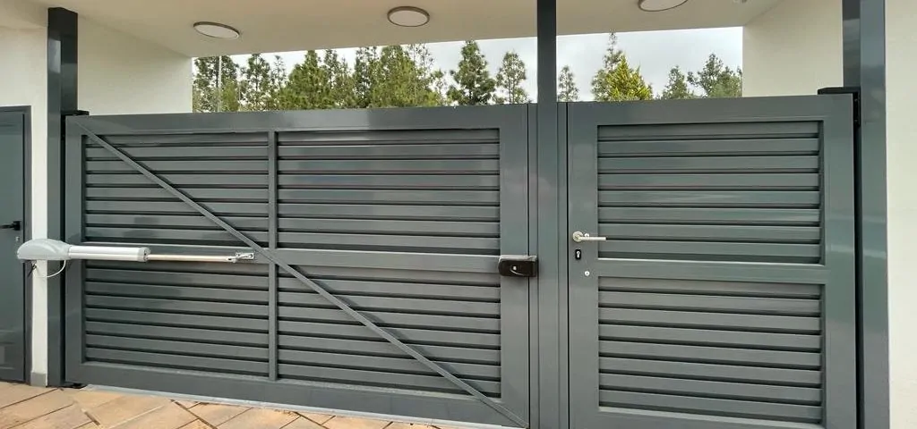 Cuales son los tipos de puertas de garaje mas faciles de mantener Valencia 1024x480 - ¿Cuáles son los tipos de puertas de garaje más fáciles de mantener en Valencia?