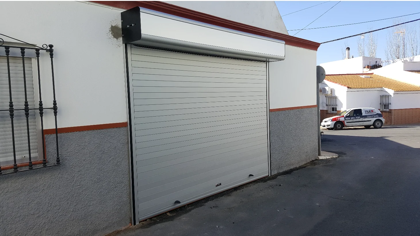 Donde puedo contratar servicios de reparacion para puertas de garaje enrollables - &iquest;D&oacute;nde puedo contratar servicios de reparaci&oacute;n para puertas de garaje enrollables en Madrid?