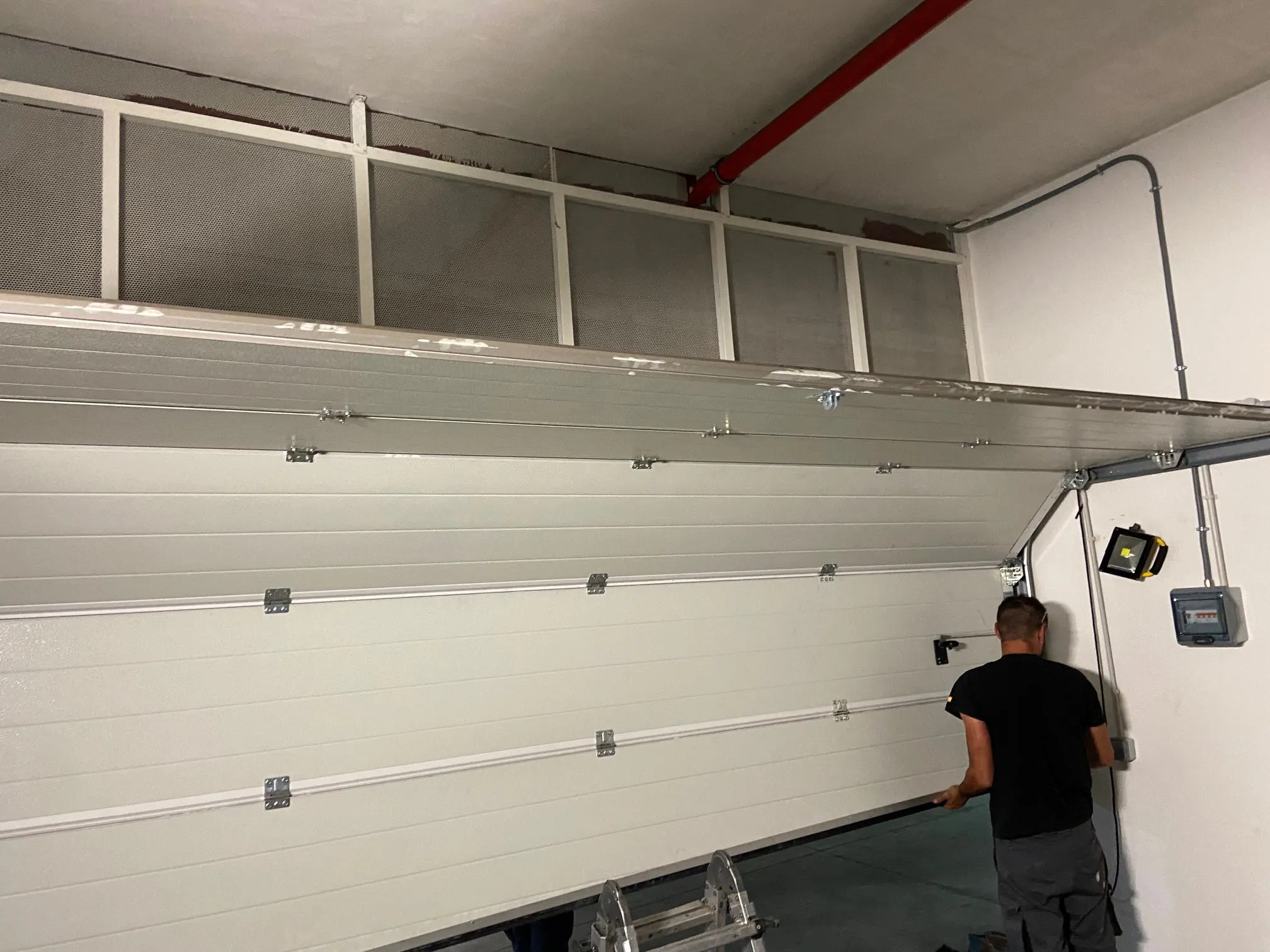 Que servicios ofrecen para el mantenimiento de puertas de garaje Madrid - &iquest;Qu&eacute; servicios ofrecen para el mantenimiento de puertas de garaje en Madrid?